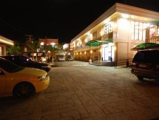ليغاسبي La Roca Veranda Suites & Restaurant المظهر الخارجي الصورة