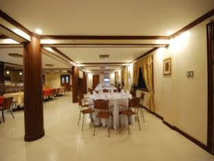 ليغاسبي La Roca Veranda Suites & Restaurant المظهر الخارجي الصورة